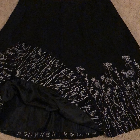 COPY - Beautifully Embroidered Lined Skirt - Picture 4 of 7